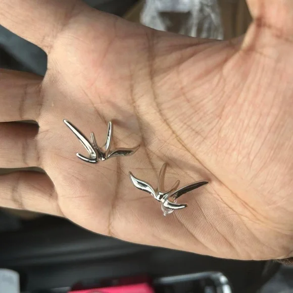 1 pair of punk silver spiked irregular shape studs earrings gothic grunge emo - Picture 3 of 7